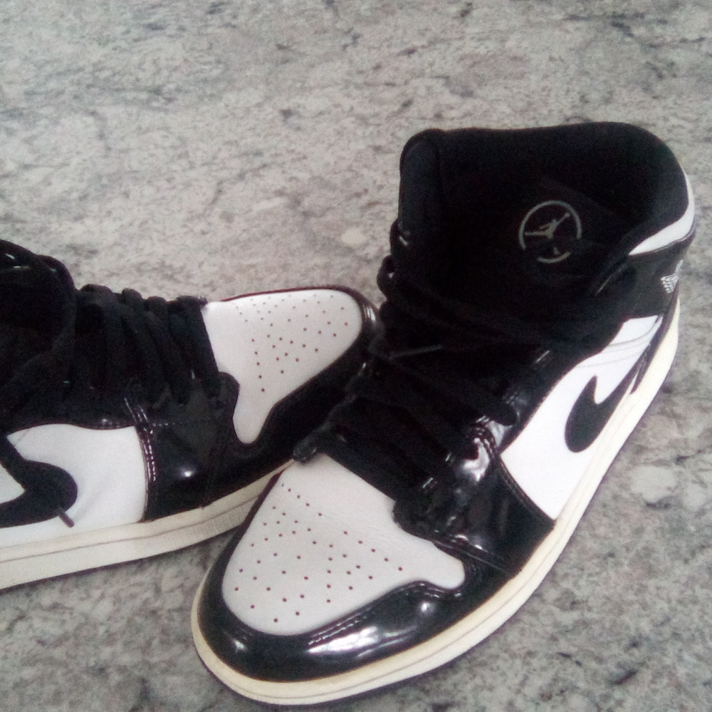 Size 9.5 - Jordan 1 Mid Black/White